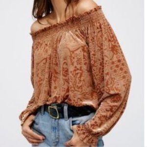 Free People A Little Twist Off The Shoulder Velvet Floral Top size XS